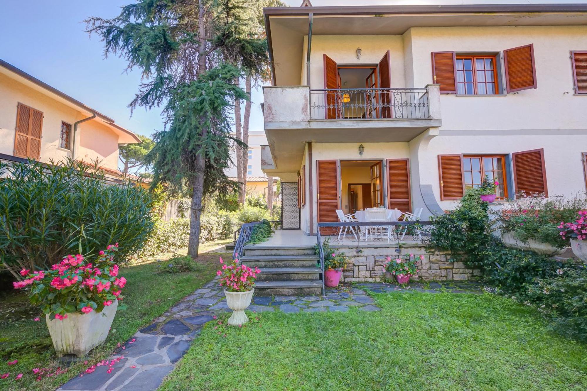 Casa Maddalena Al Mare 600M From Sea - Happy Rentals Marina di Pietrasanta Buitenkant foto